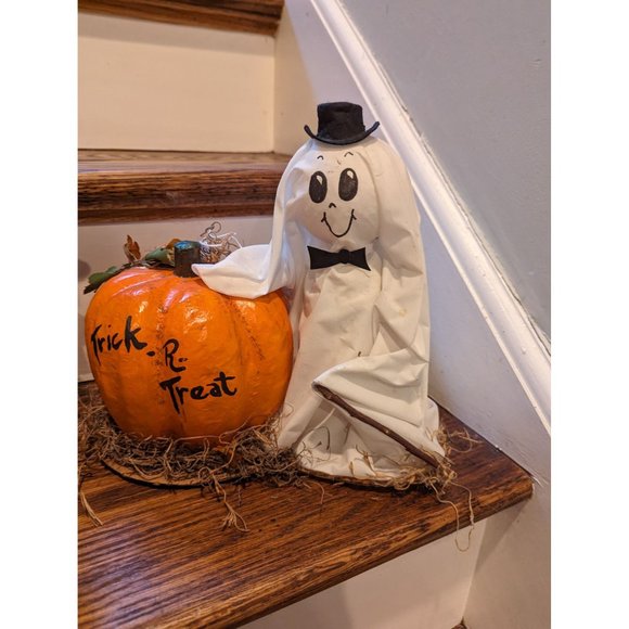 Four Halloween Figurines - 3 Witches and 1 ghosts - Picture 4 of 6